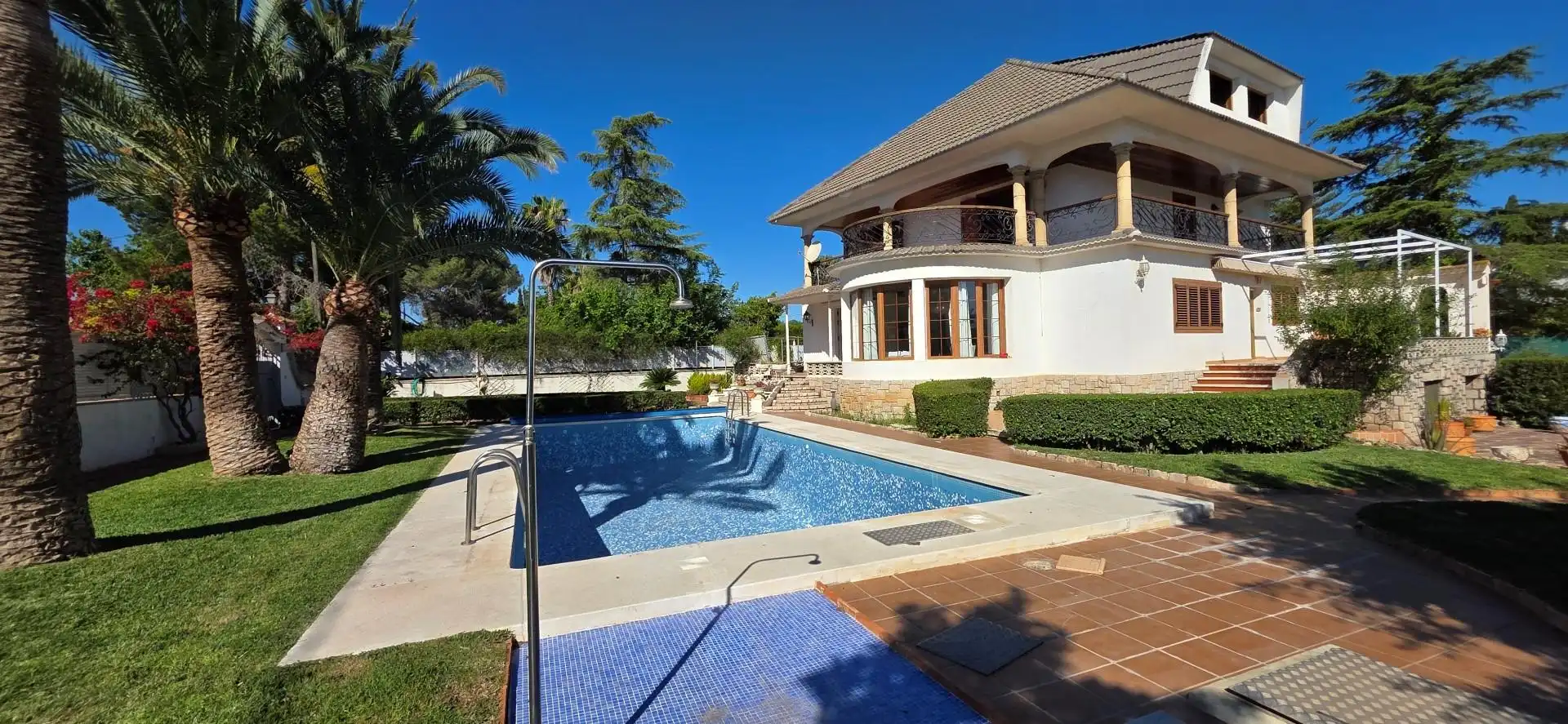 Swimming pool of Houses for sale in Paterna  with Air Conditioner, Swimming Pool and Alarm