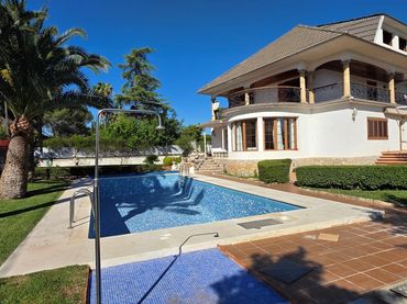 Detached house with pool for sale in La Cañada