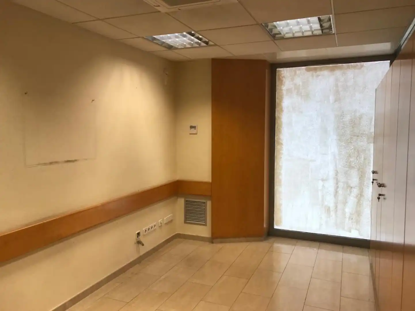 Geschaftsraum zur Miete in Carrer de Lleida, Sagnier - Plaça de Catalunya