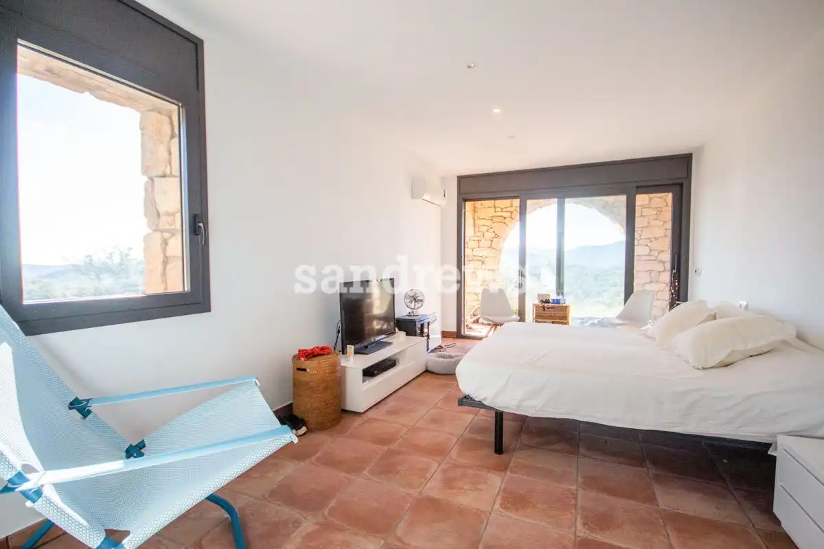 Schlafzimmer von Country house zum Verkauf in Darnius mit Klimaanlage, Heizung und Privatgarten