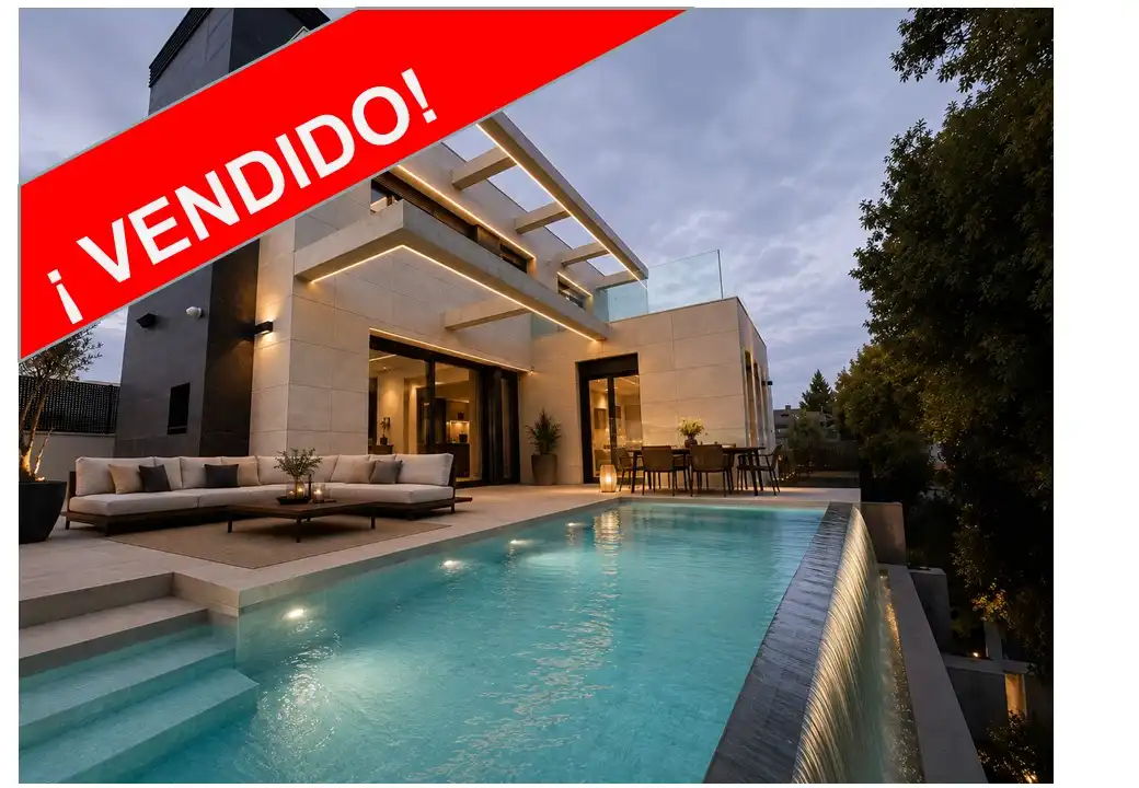 Villa mit Pool zum Verkauf in Casco Antiguo