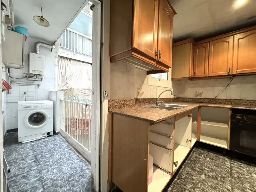 Cocina de Piso en venta en Barcelona con Balcón