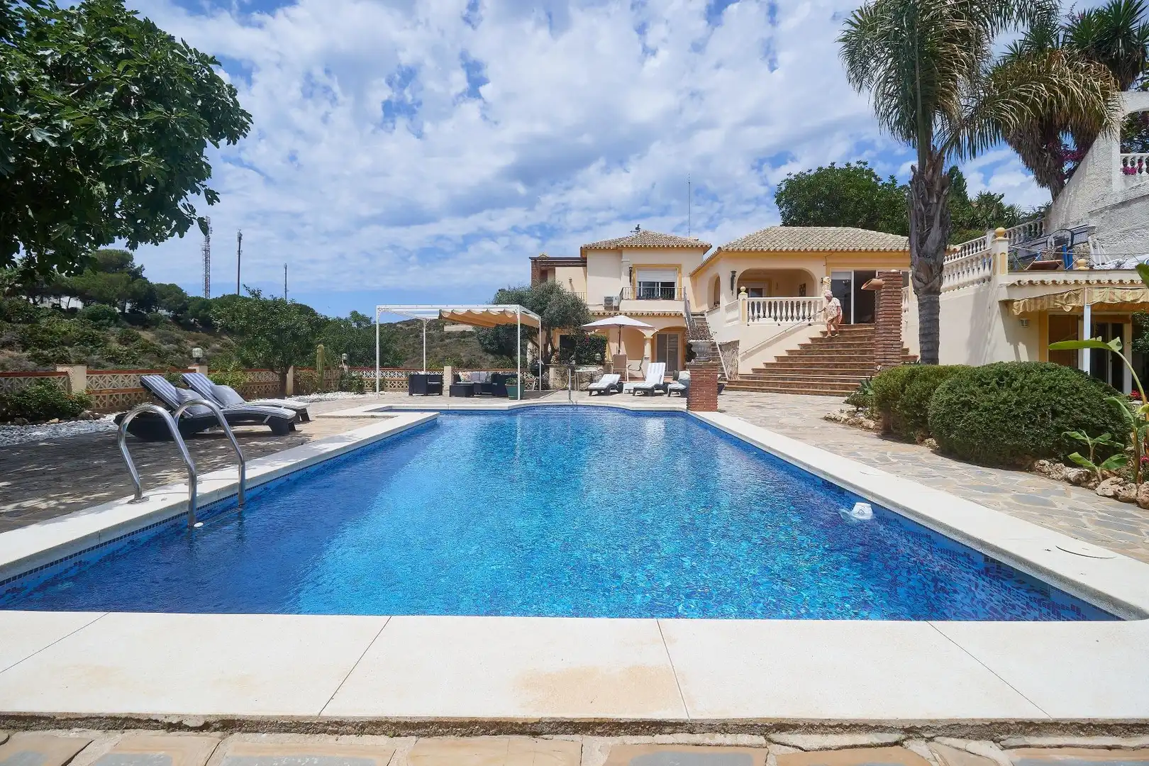 Chalet con piscina en venta en El Faro de Calaburra - Chaparral, imagen 3