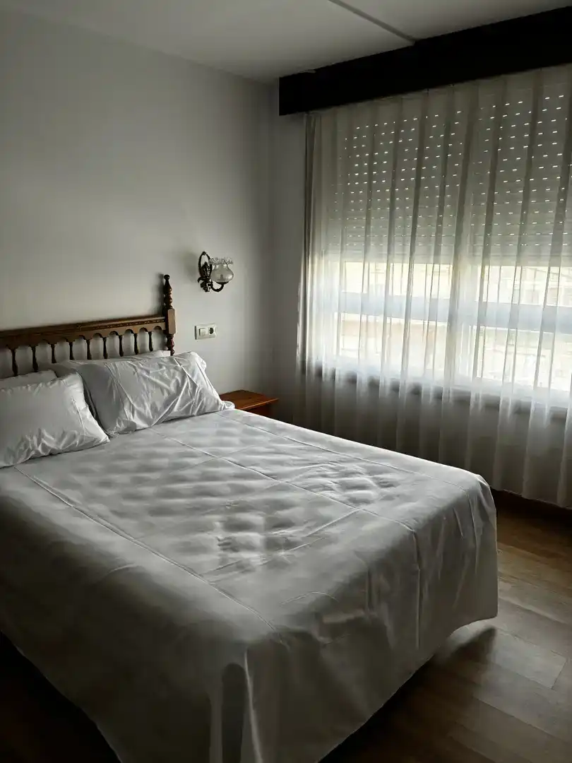 Dormitori de Pis de lloguer en Cabana de Bergantiños amb Moblat