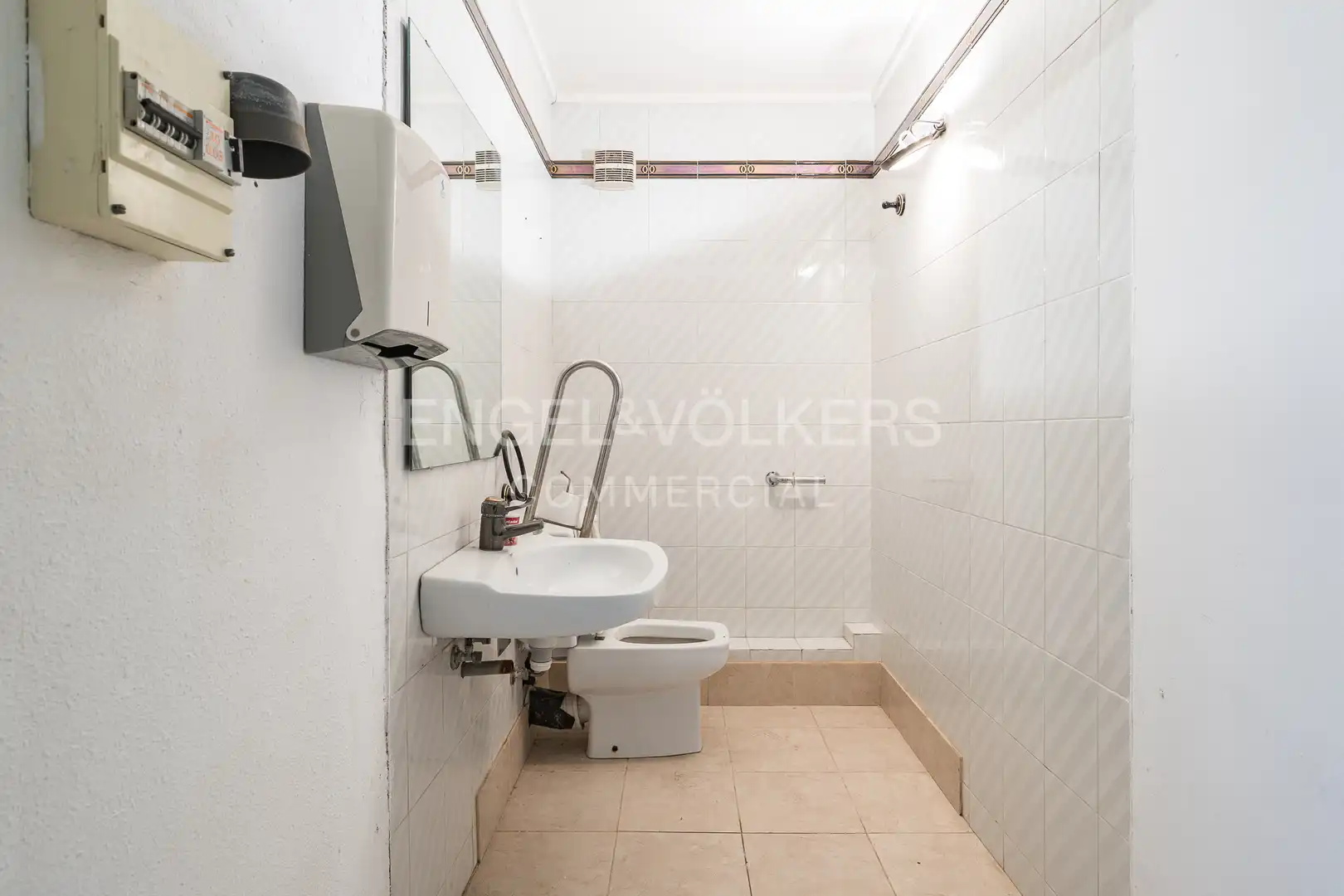 Badezimmer von Büro zur Miete in Esplugues de Llobregat