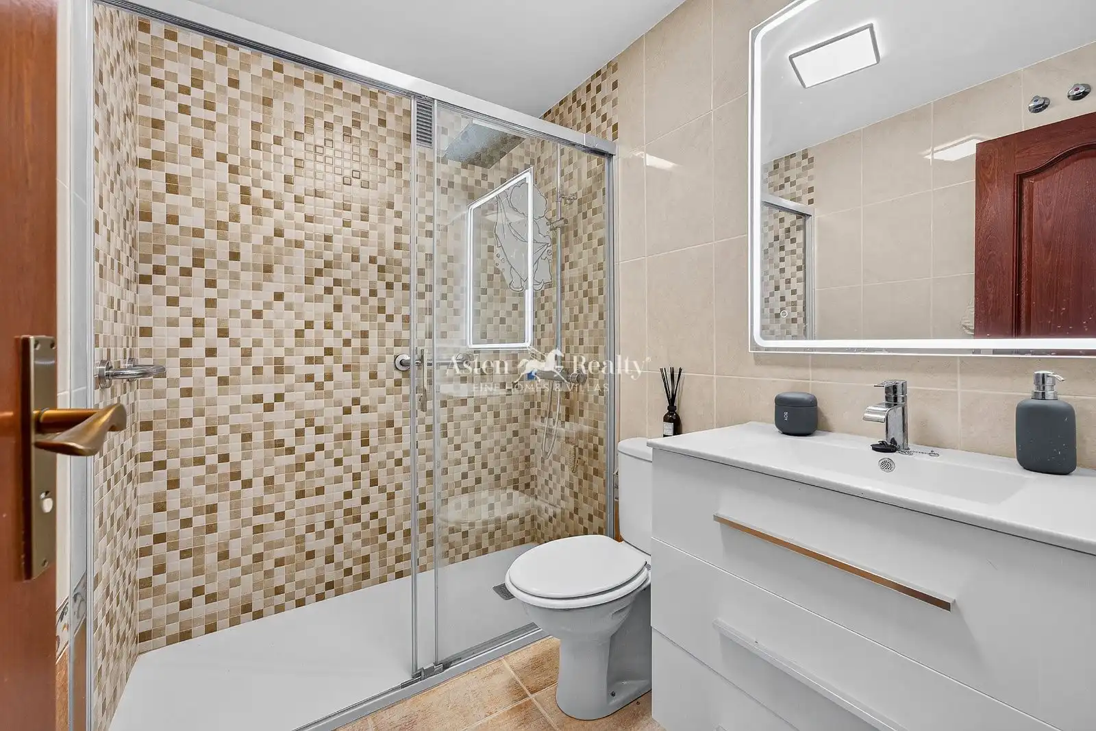 Baño de Piso en venta en Arona con Aire acondicionado, Terraza y Trastero