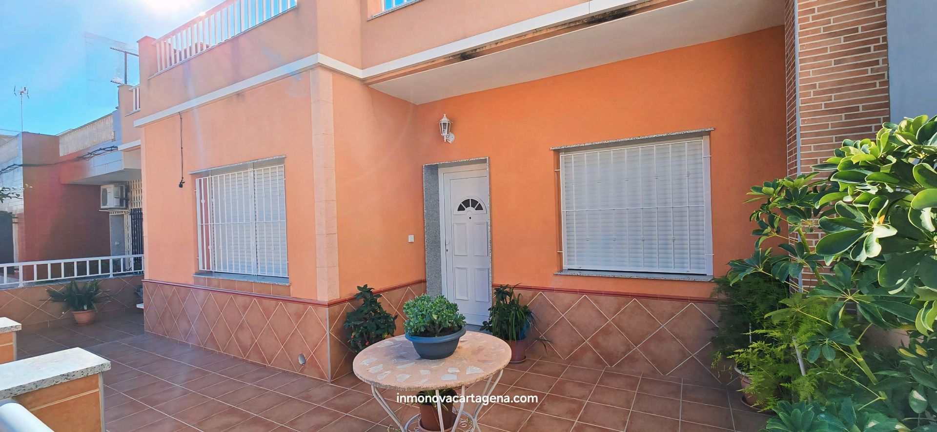 Vista exterior de Casa o xalet en venda en Cartagena amb Aire condicionat, Terrassa i Traster