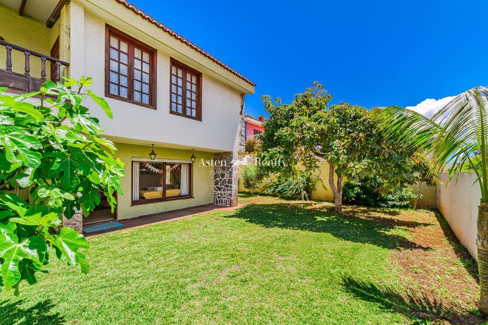 Vista exterior de Casa o xalet en venda en San Cristóbal de la Laguna amb Terrassa, Moblat i Alarma