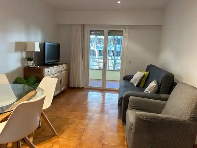 Sala de estar de Apartamento de alquiler en Castell d'Aro, Platja d'Aro i s'Agaró con Terraza, Amueblado y Lavadora