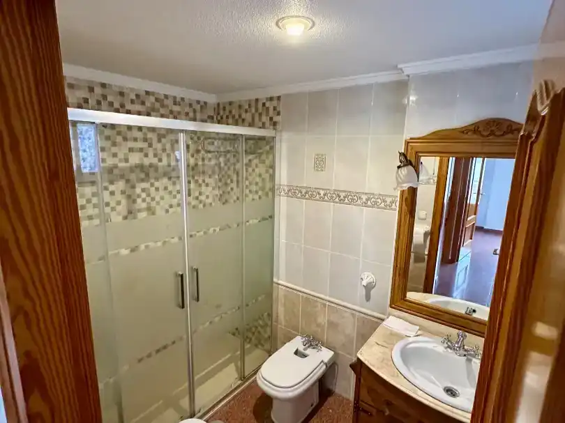 Baño de Dúplex en venta en Aspe con Aire acondicionado, Trastero y Balcón
