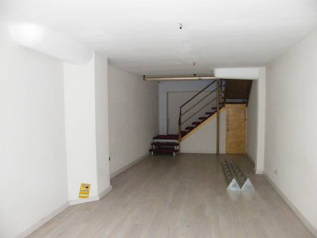 Local comercial en Venta en Calle de José María Pereda en Inmobiliaria - Barreda