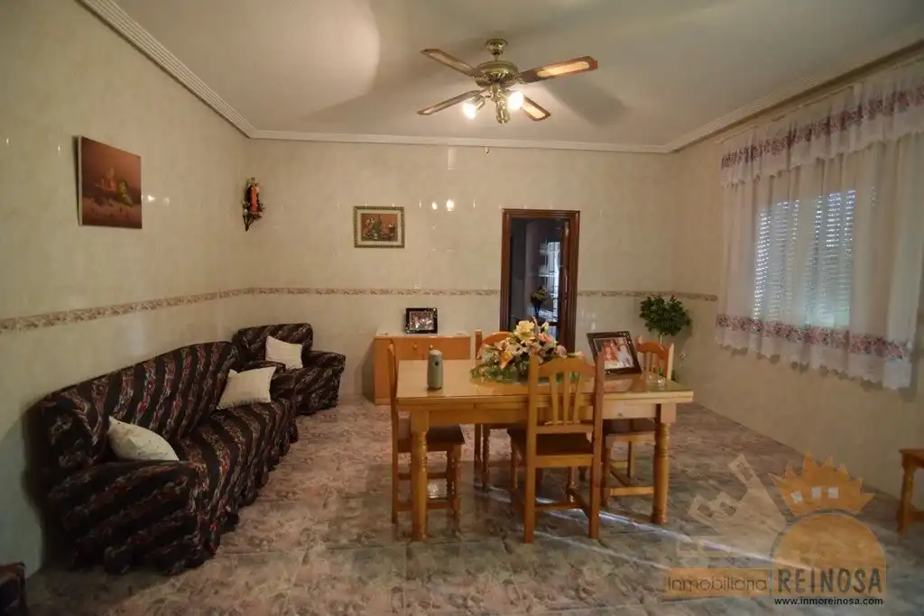 Sala d'estar de Casa o xalet en venda en Casco Urbano