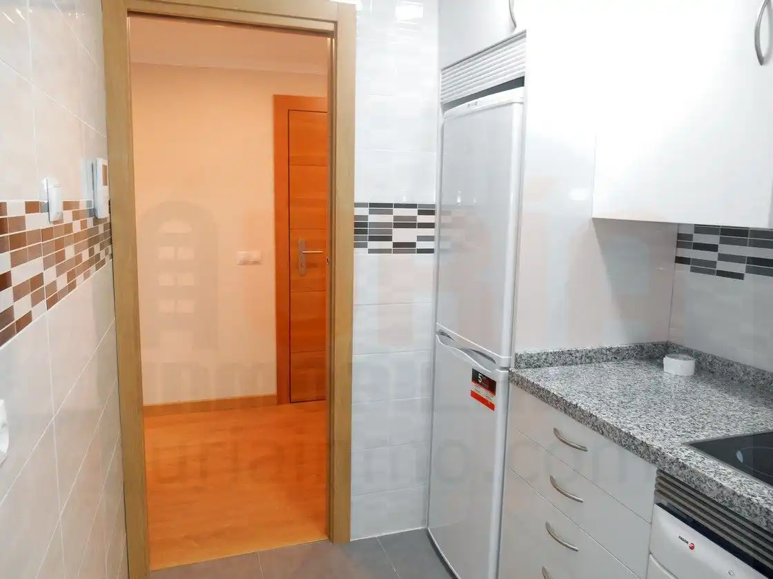 Cuina de Pis de lloguer en Oviedo  amb Calefacció, Parquet i Forn