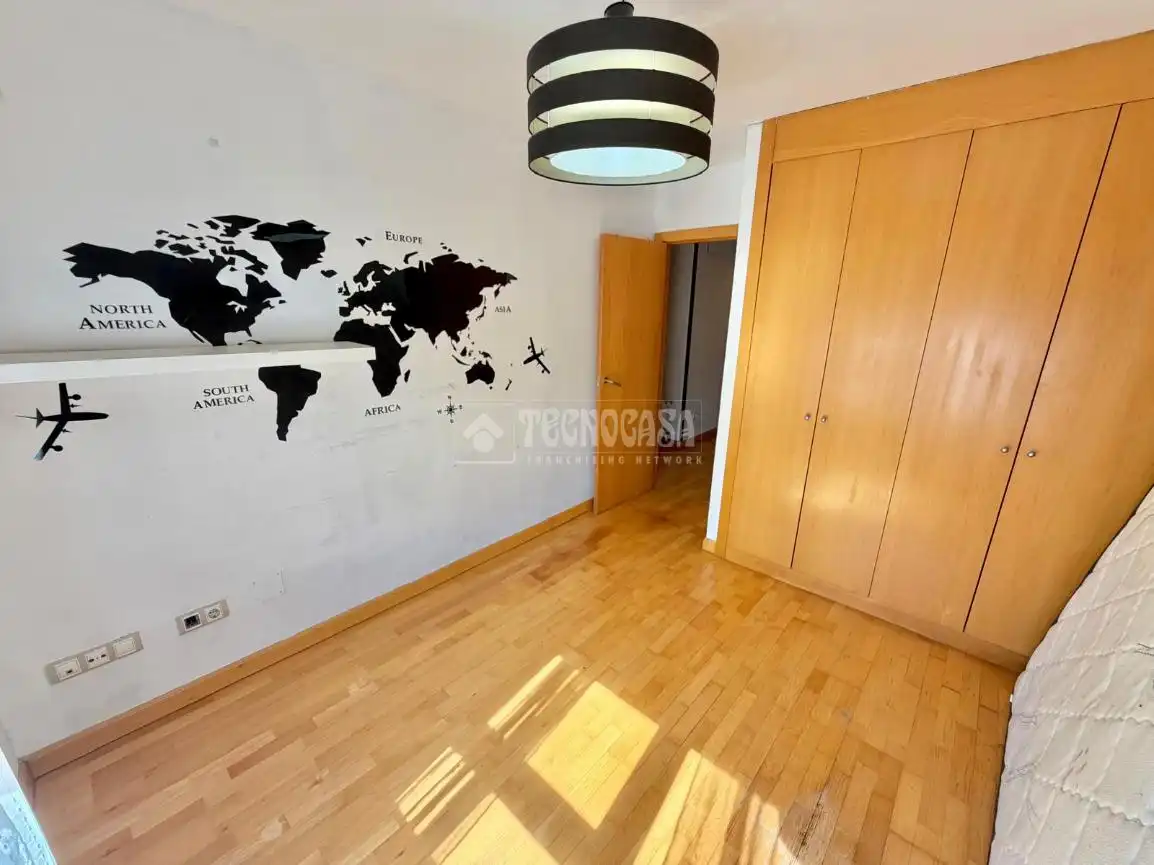 Habitación de Casa adosada en venta en Valdemoro con Aire acondicionado, Jardín privado y Terraza