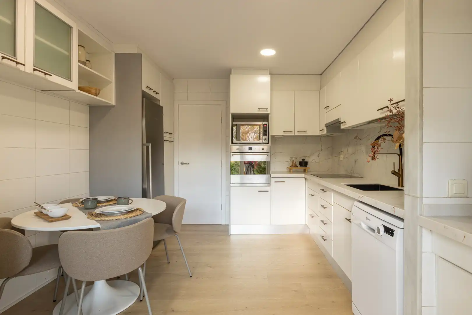 Küche von Wohnung zum Verkauf in Badalona mit Klimaanlage, Heizung und Privatgarten