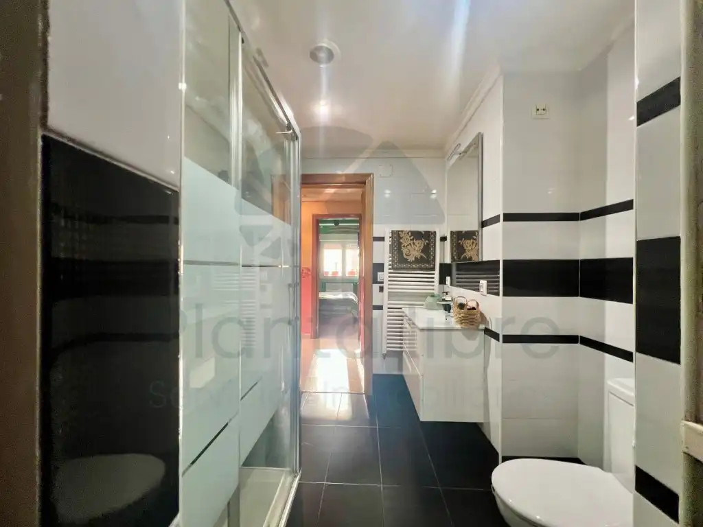 Bathroom of Flat for sale in  Logroño  with Air Conditioner, Heating and Terrace