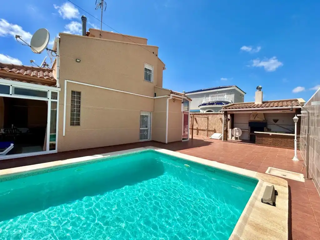 Piscina de Casa o chalet en venta en Torrevieja con Aire acondicionado, Jardín privado y Piscina