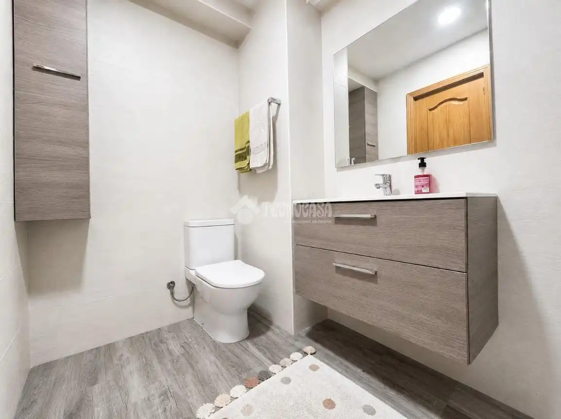 Baño de Piso en venta en Madrid con Calefacción, Parquet y Terraza