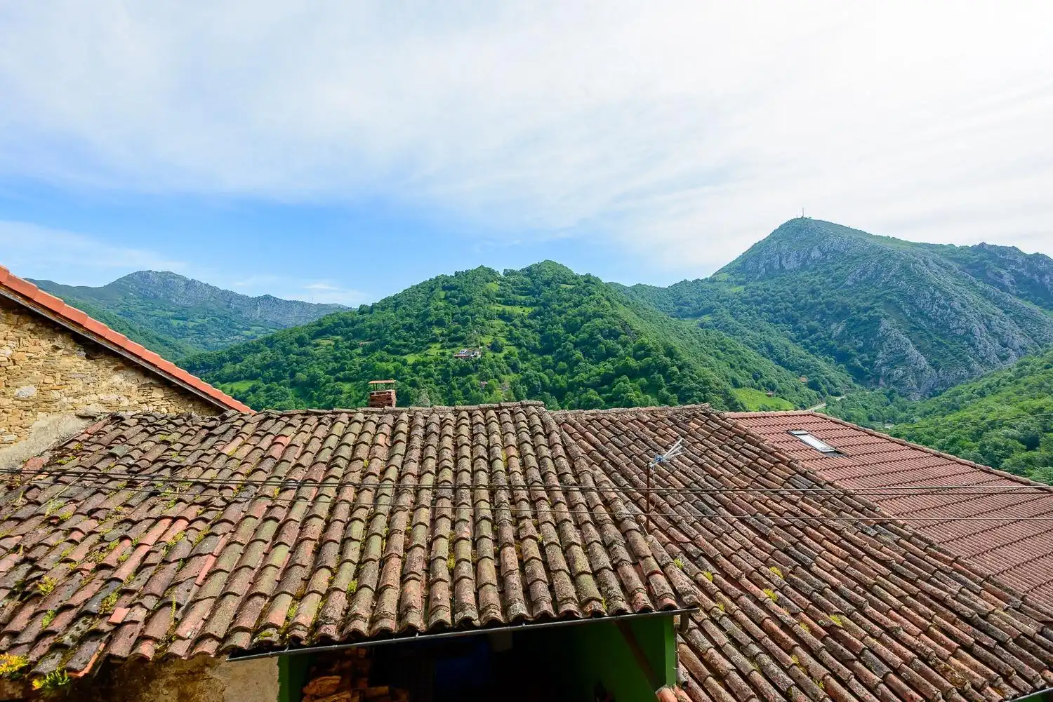 Vista exterior de Casa o xalet en venda en Caso amb Calefacció i Moblat