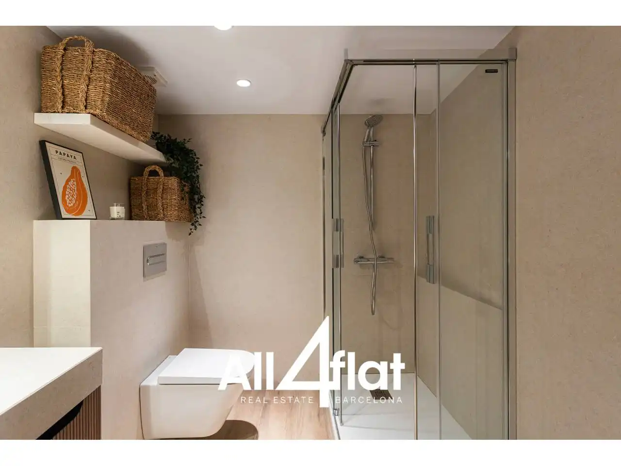 Badezimmer von Wohnung zum Verkauf in Barcelona mit Klimaanlage, Parkett und Möbliert
