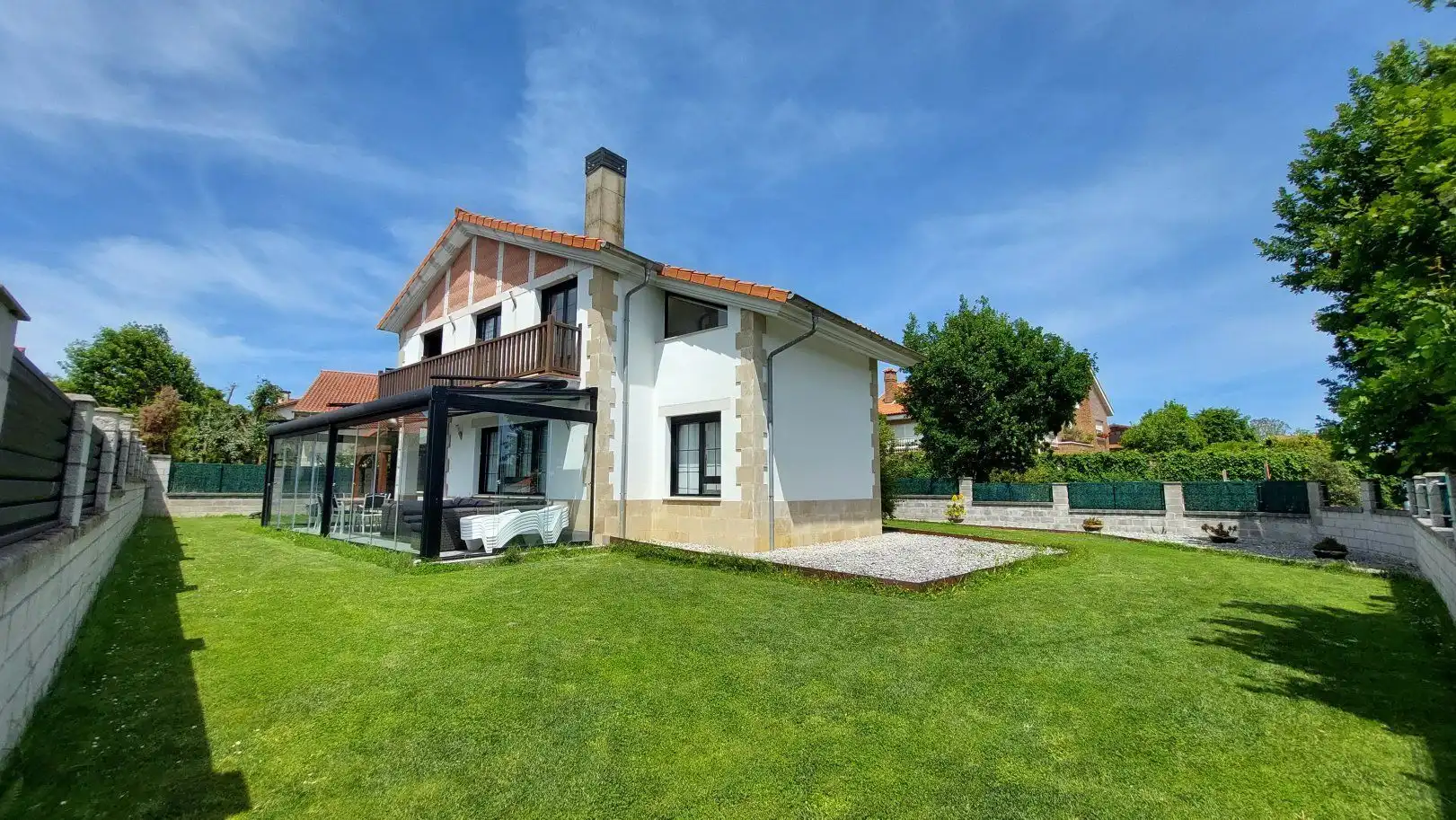 Vista exterior de Casa o xalet de lloguer en Ribamontán al Mar amb Jardí privat, Terrassa i Moblat