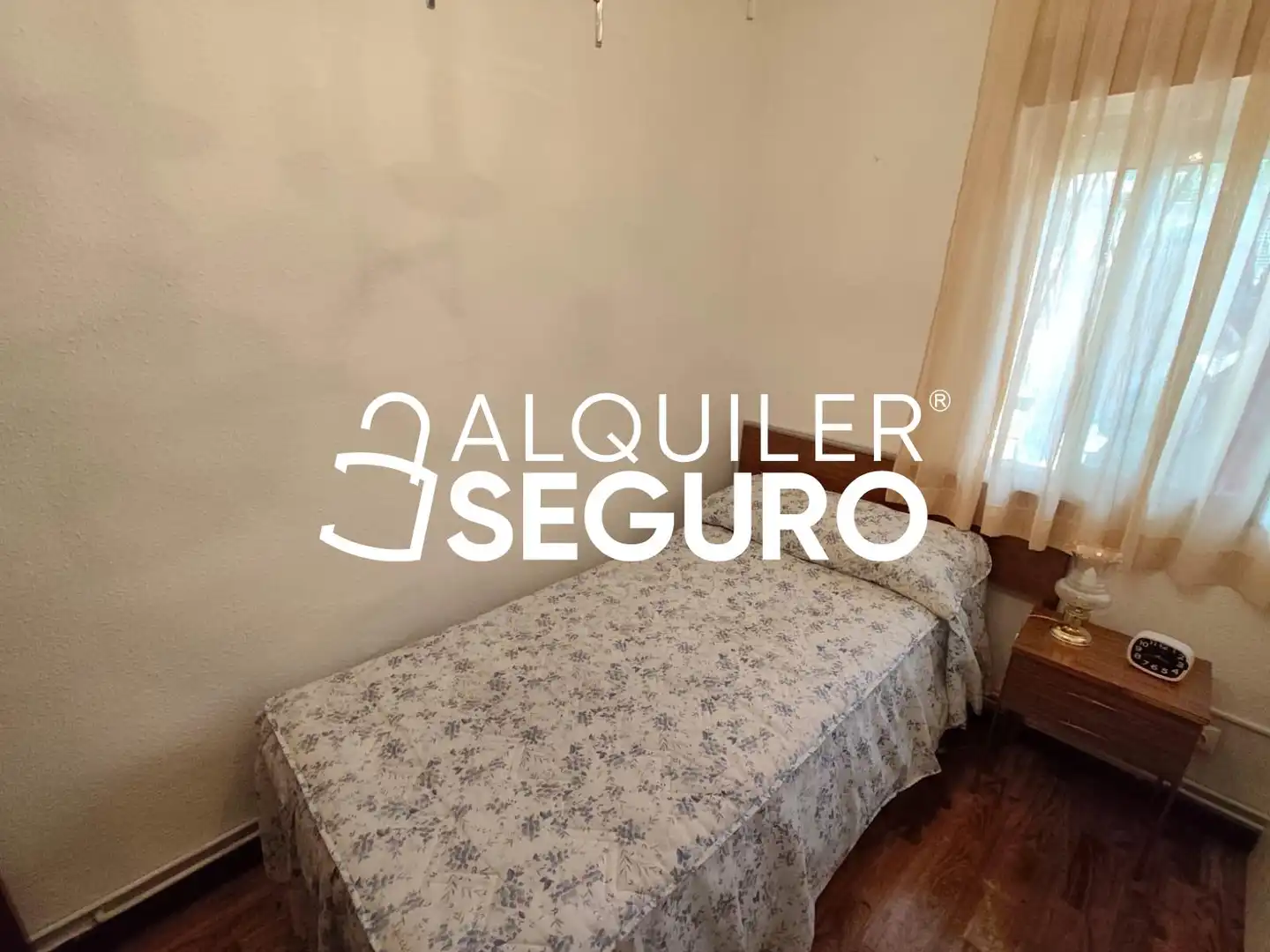 Dormitori de Pis de lloguer en Madrid amb Calefacció, Terrassa i Moblat
