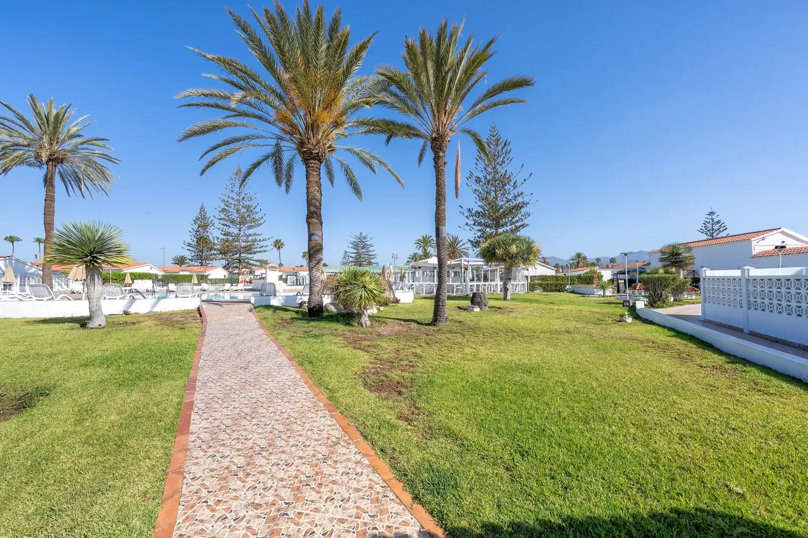 Vista exterior de Casa adosada en venta en San Bartolomé de Tirajana con Terraza, Amueblado y Piscina comunitaria