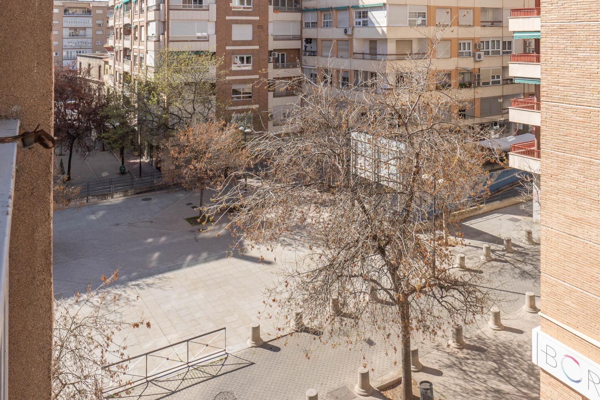 Vista exterior de Piso en venta en  Granada Capital con Calefacción, Terraza y Trastero