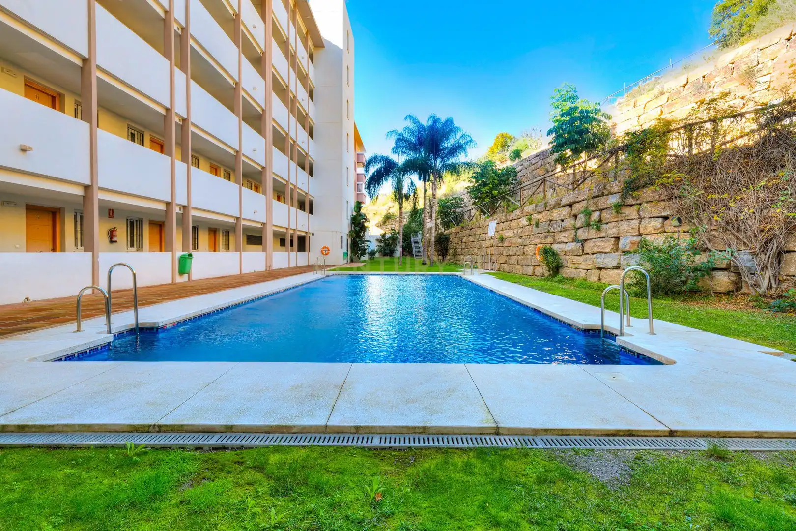 Piscina de Apartamento en venta en Los Pacos