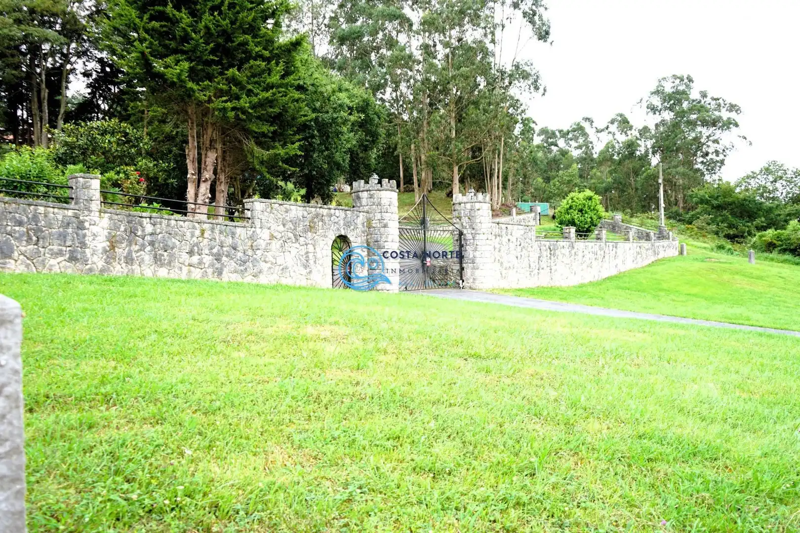 Vista exterior de Casa o chalet en venta en Reocín con Trastero y Amueblado