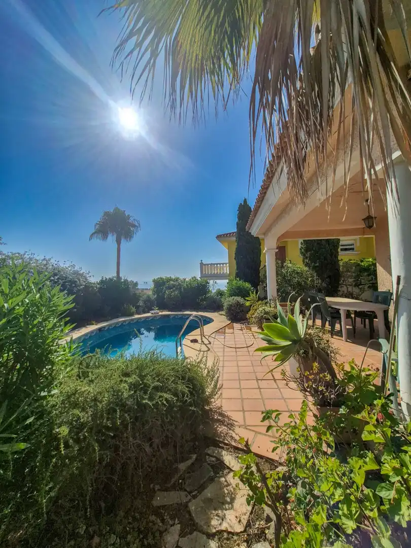 Jardí de Casa o xalet en venda en Fuengirola amb Aire condicionat, Calefacció i Jardí privat
