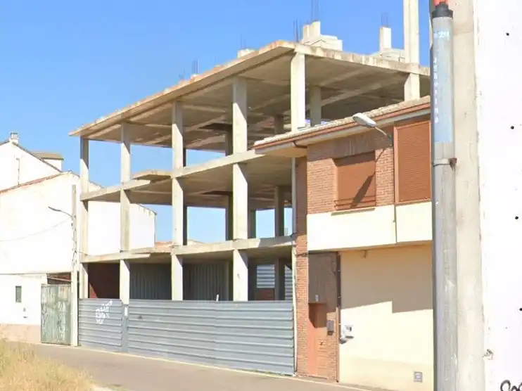 Außenansicht von Gebäude zum Verkauf in Zamora Capital 