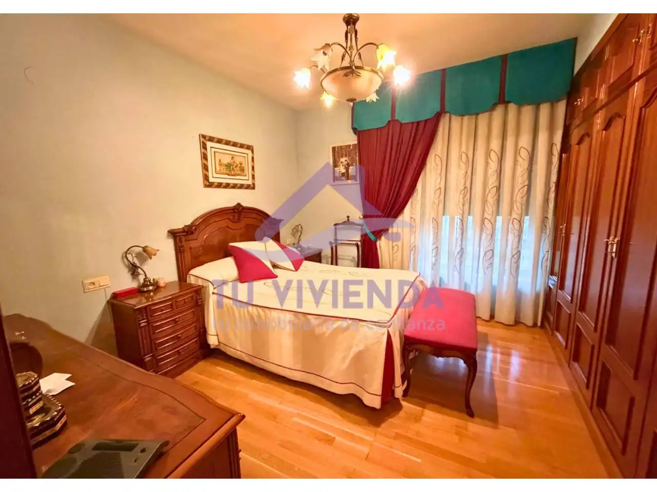 Dormitori de Casa o xalet en venda en Guardo amb Calefacció i Moblat