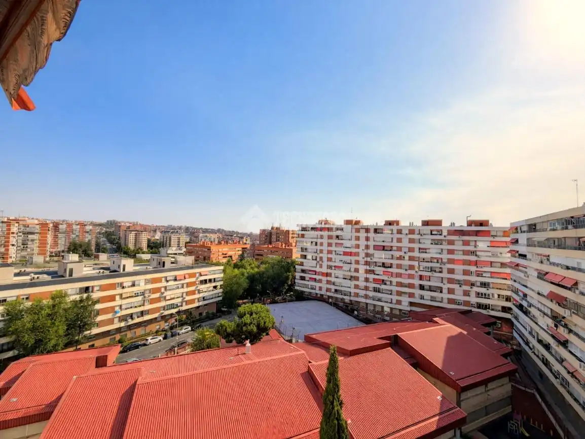 Außenansicht von Wohnung zum Verkauf in Madrid
