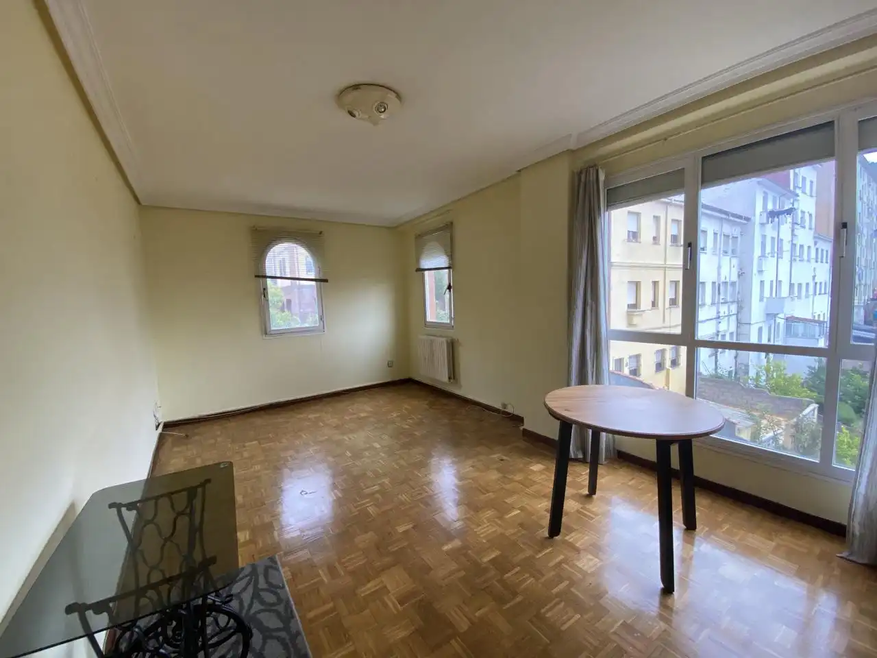 Sala de estar de Piso en venta en Oviedo  con Trastero