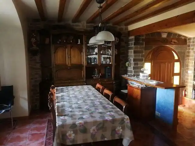 Menjador de Casa o xalet de lloguer en Undués de Lerda amb Calefacció, Parquet i Traster
