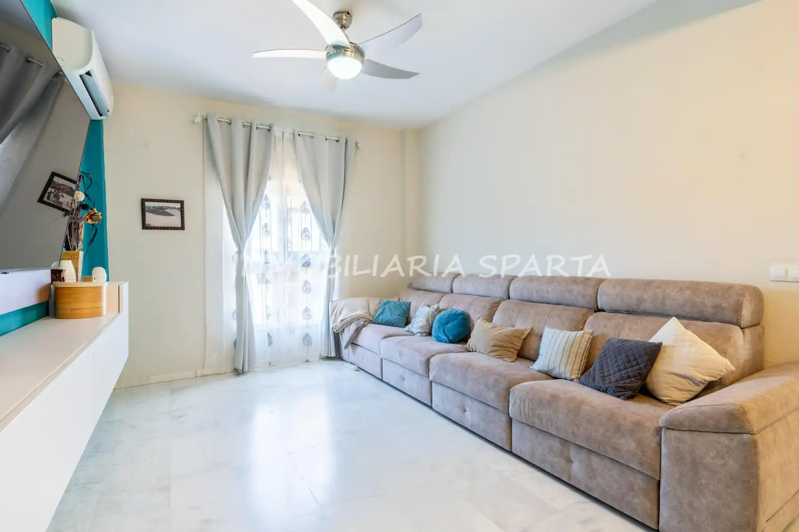 Living room of Detached homes for sale in Benacazón  with Air Conditioner, Heating and Oven