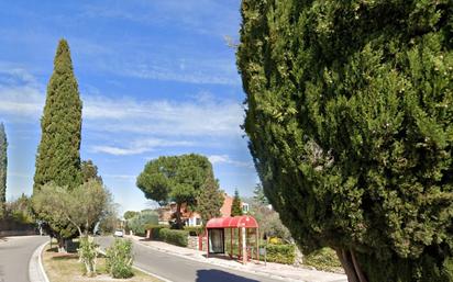 Vista exterior de Casa o xalet en venda en Boadilla del Monte amb Aire condicionat, Calefacció i Jardí privat