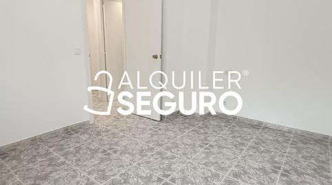 Foto 5 de Piso de alquiler en De Perales, San Fermín, Madrid Capital