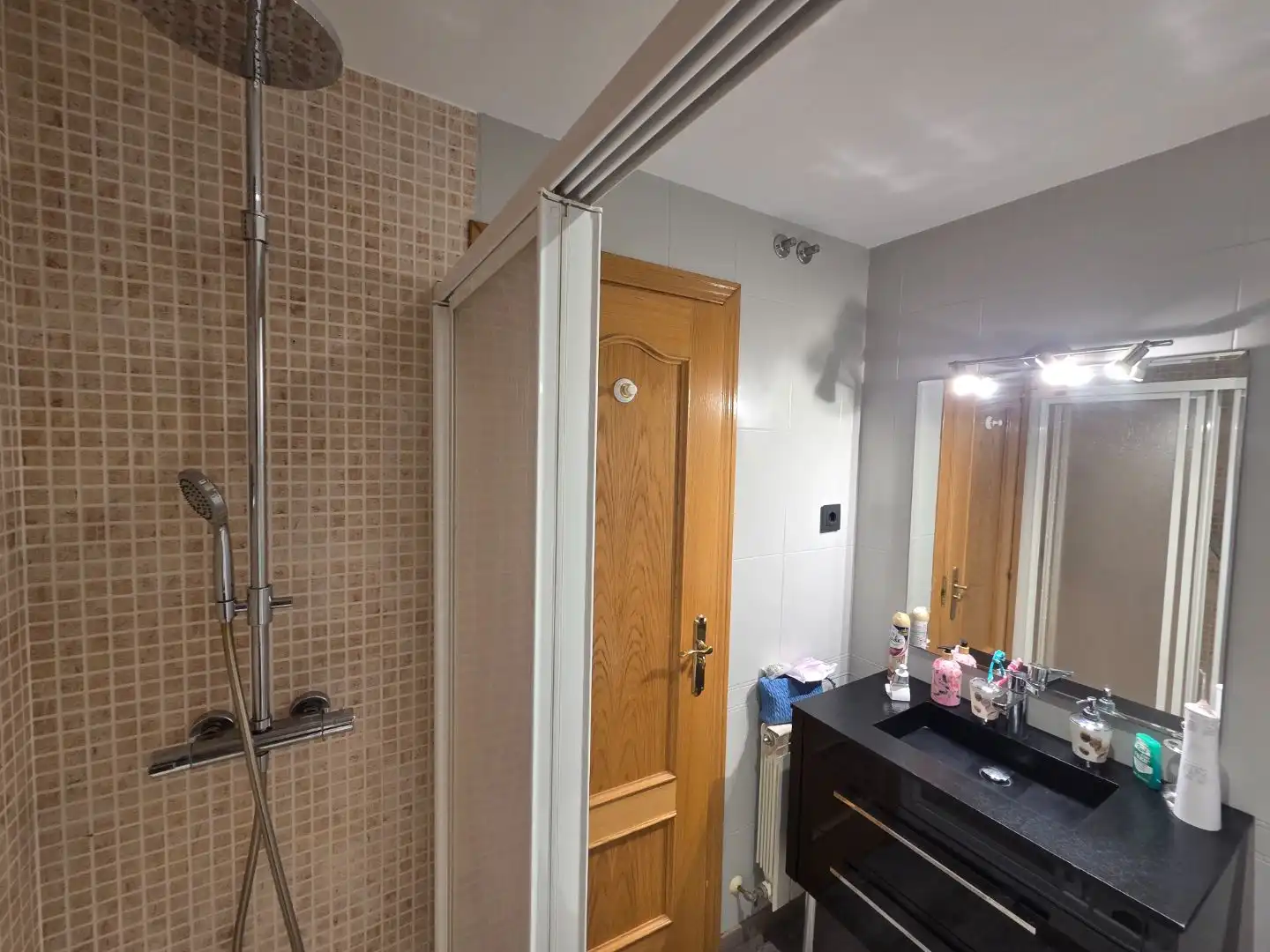 Bathroom of Flat for sale in Coslada  with Air Conditioner, Heating and Parquet flooring
