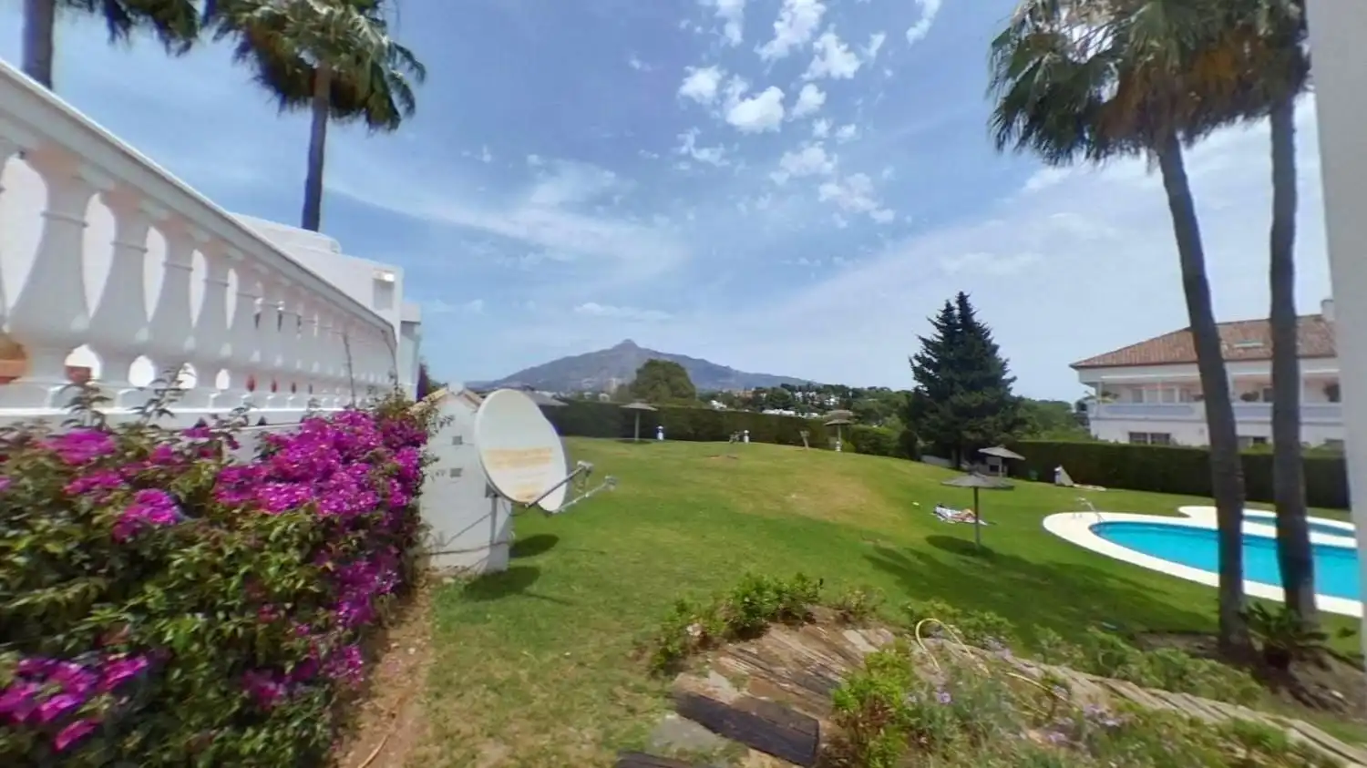 Jardín de Dúplex en venta en Marbella con Calefacción, Terraza y Piscina comunitaria