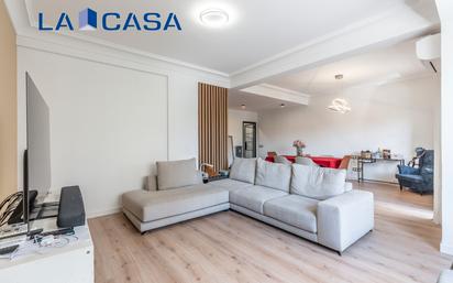 Living room of Flat for sale in  Madrid Capital  with Heating and Terrace