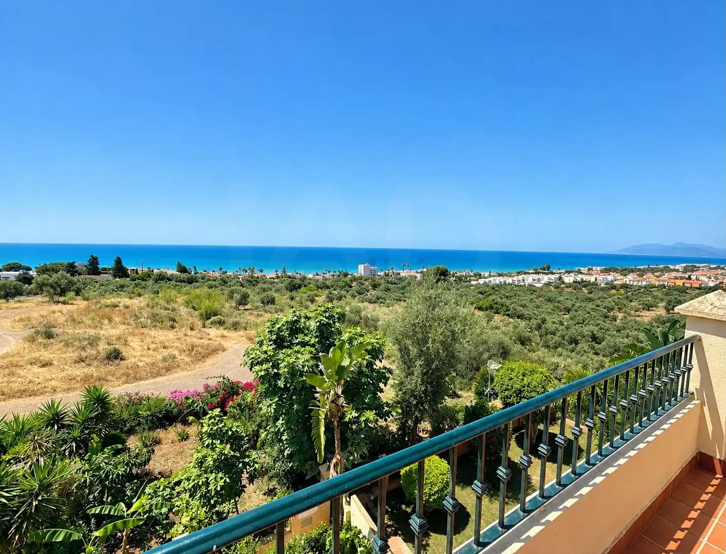 Semi-detached house with pool for sale in Chilches, imagen 2