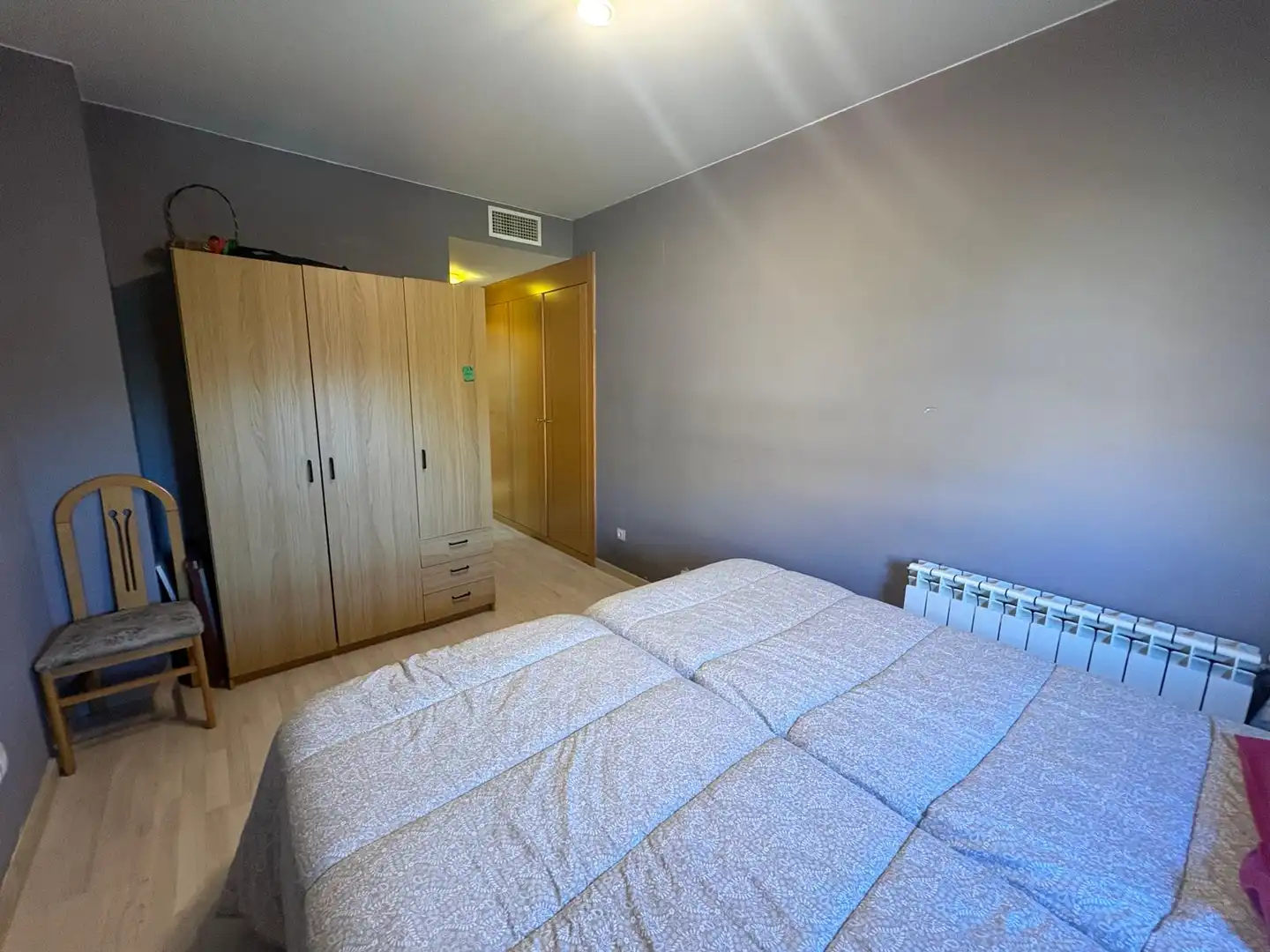 Schlafzimmer von Dachboden zum Verkauf in Yebes mit Klimaanlage, Heizung und Terrasse