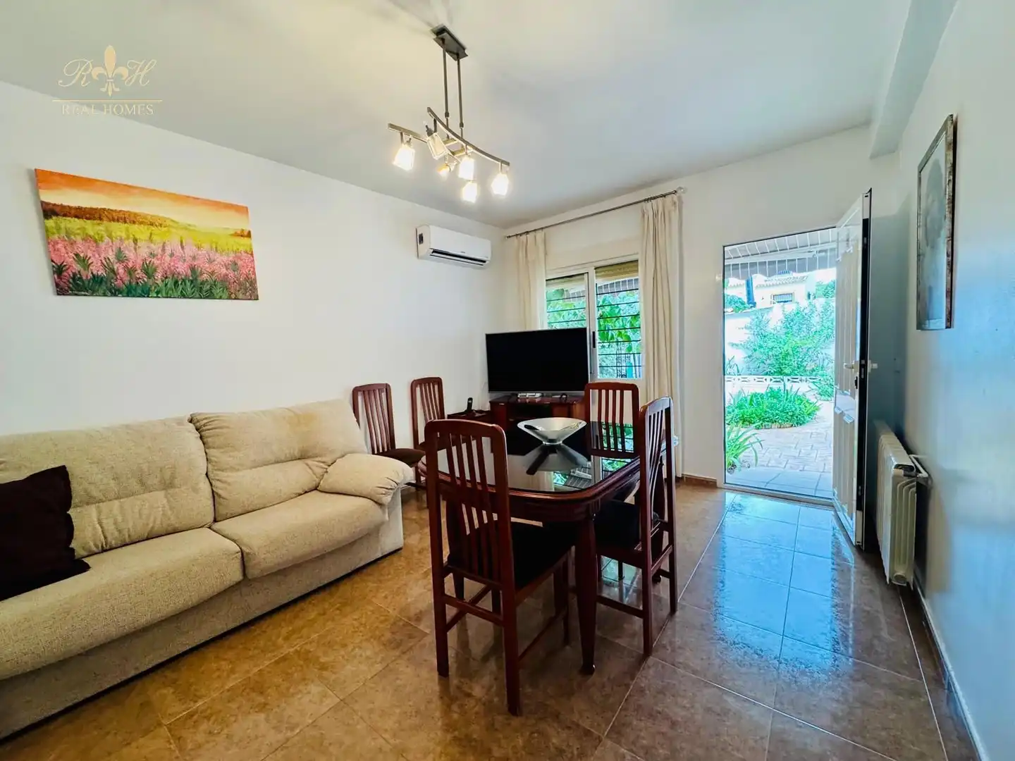 Wohnzimmer von Einfamilien-Reihenhaus zum Verkauf in L'Alfàs del Pi mit Klimaanlage, Terrasse und Schwimmbad
