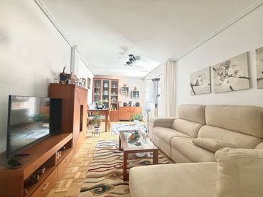 Flat with lift for sale in Calle Fernando de los Ríos 50