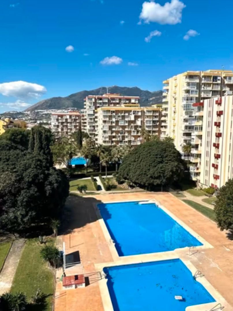 Vista exterior de Apartament de lloguer en Benalmádena amb Aire condicionat, Moblat i Piscina comunitària