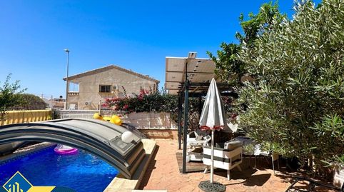 Villa con piscina privada, en la provincia de Alicante, en la ciudad de Orihuela Costa. 3 habitaciones | 119 m² | 1 kilómetro del