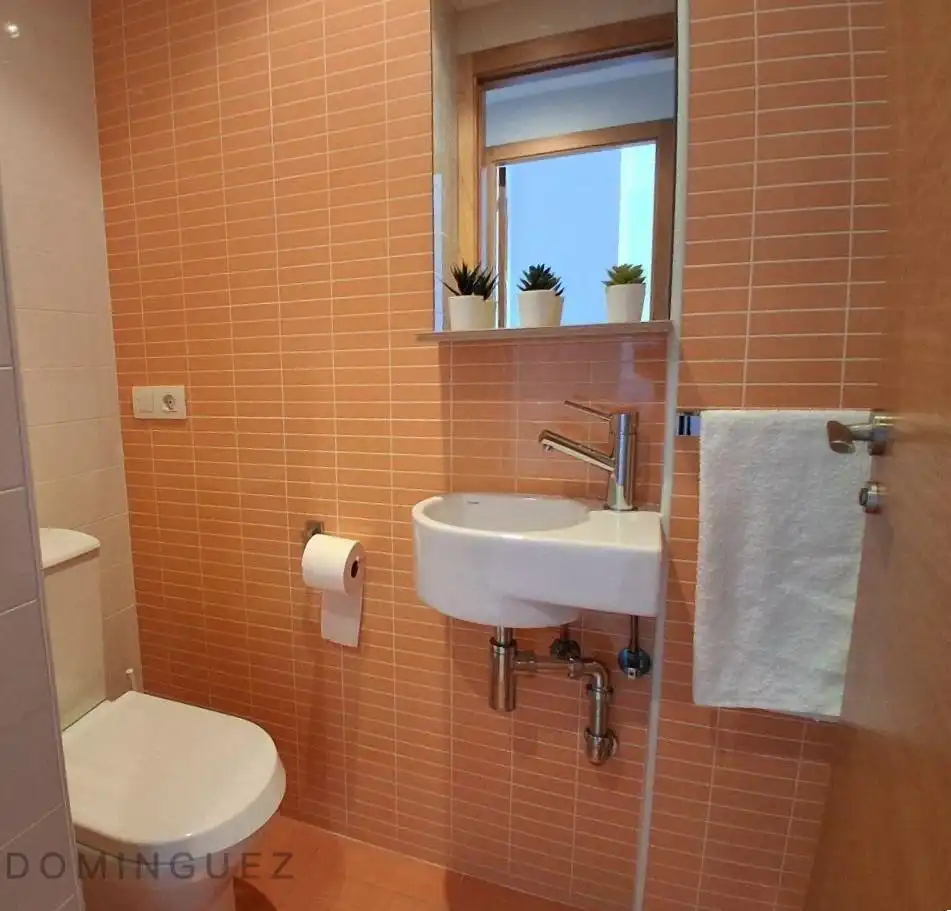 Badezimmer von Wohnung zum Verkauf in A Illa de Arousa  mit Heizung, Abstellraum und Schwimmbad