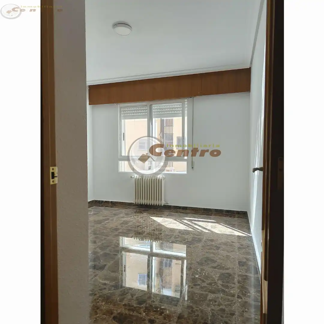 Piso en venta en Albacete con Calefacción, Terraza y Trastero